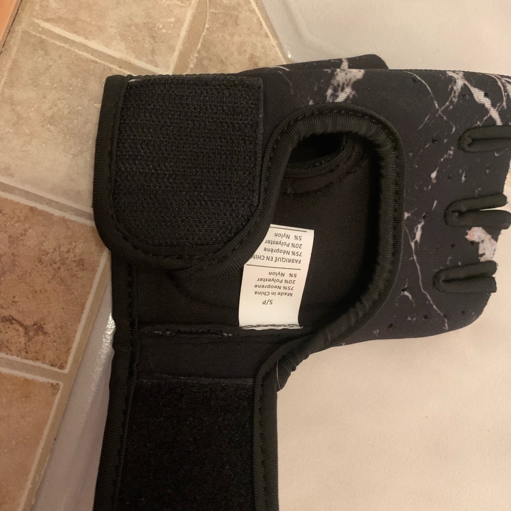 Weightlifting gloves - Picture 4 of 4